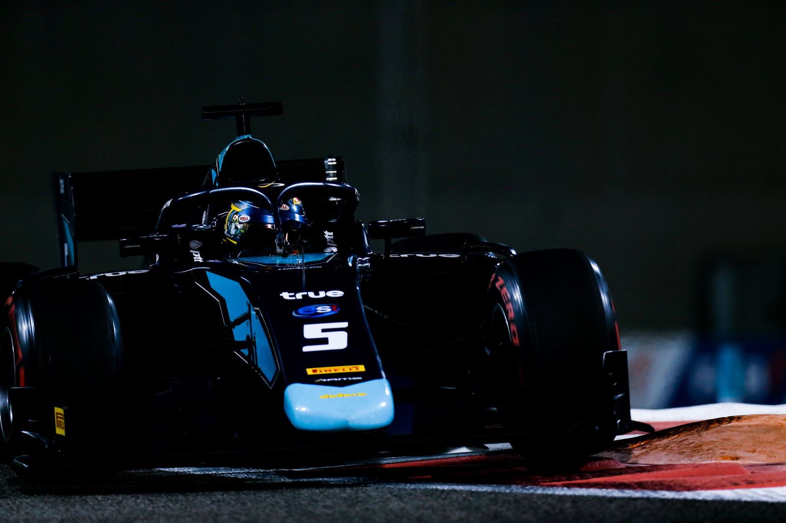 Vettel berada di puncak tes Abu Dhabi hari pertama setelah kecelakaan